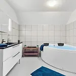 11 Bedroom Pet Friendly In Rønde