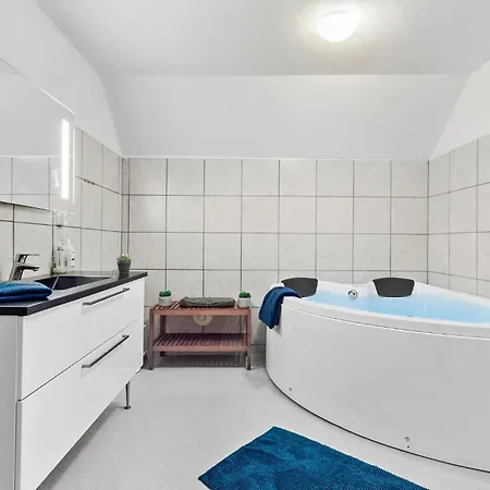 11 Bedroom Pet Friendly In Rønde