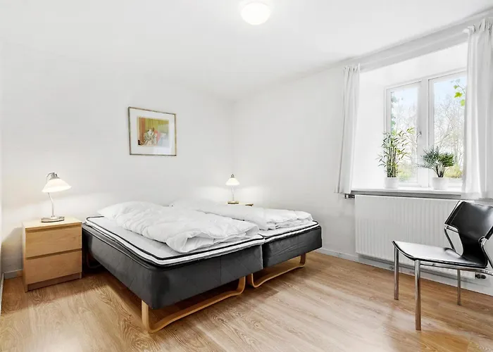 11 Bedroom Pet Friendly In *
