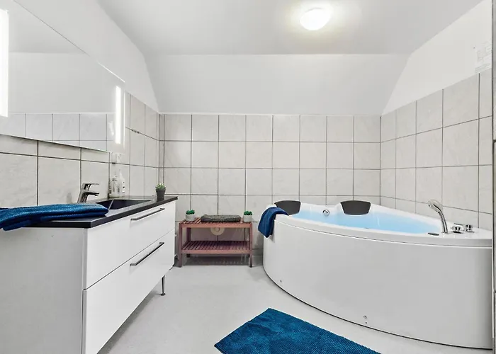 11 Bedroom Pet Friendly In Rønde