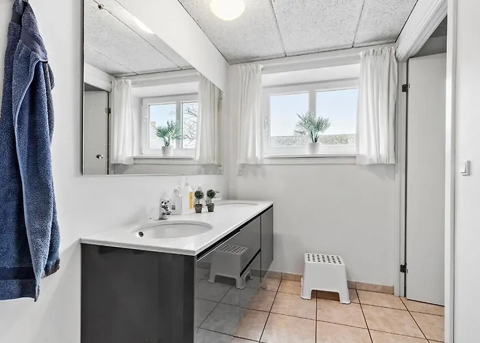 11 Bedroom Pet Friendly In * Rønde