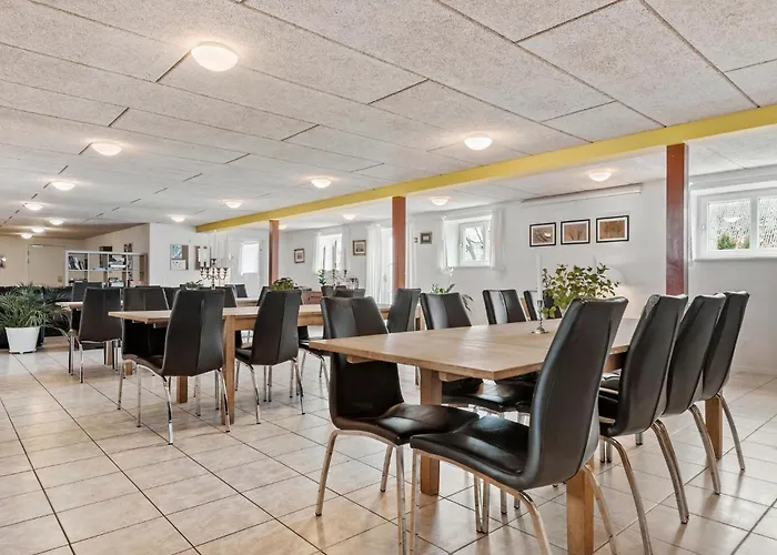 펜션 11 Bedroom Pet Friendly In *