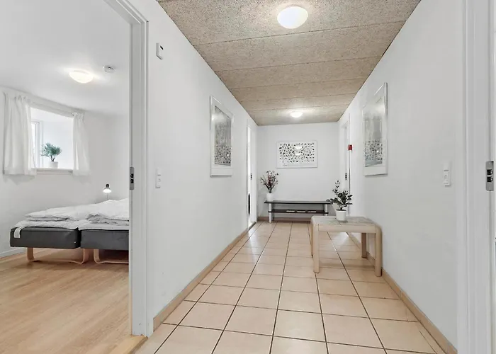 11 Bedroom Pet Friendly In *